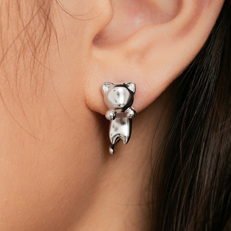 嬉戏猫咪 就想赖着你猫咪垂耳纯银耳环 - 耳环/耳夹 - 其他金属 银色