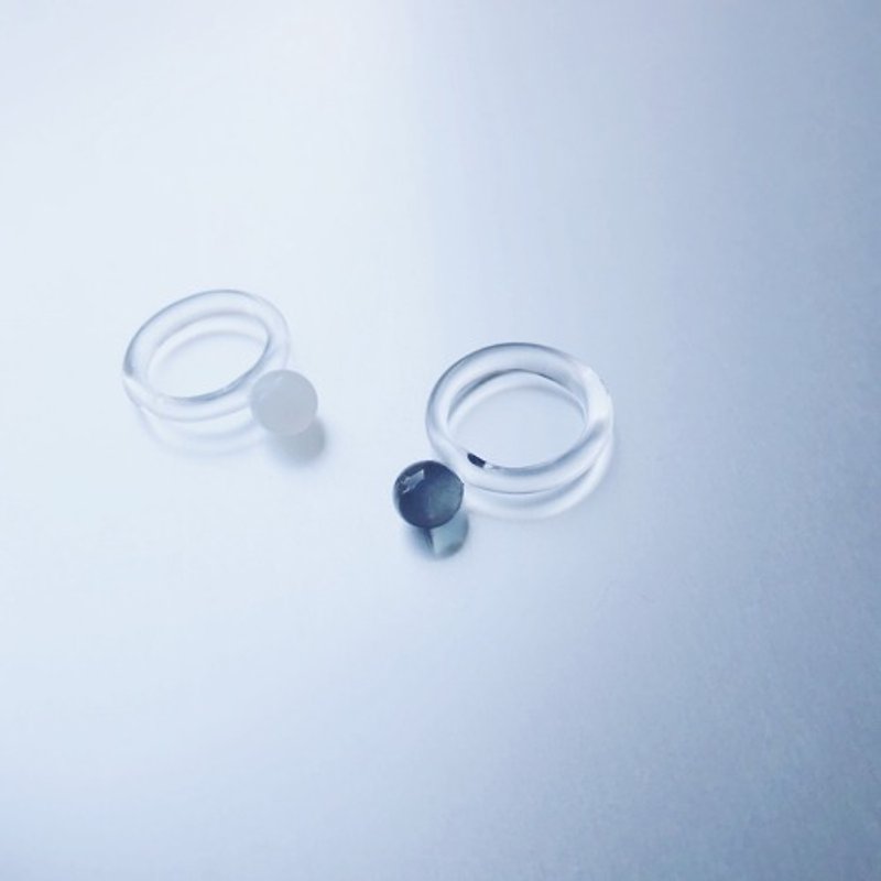 Colored glass simple Ring / Black or White