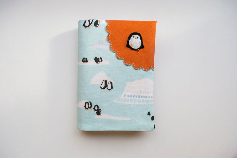 Penguin waddle - Fabric Passport Cover - 护照夹/护照套 - 其他材质 多色