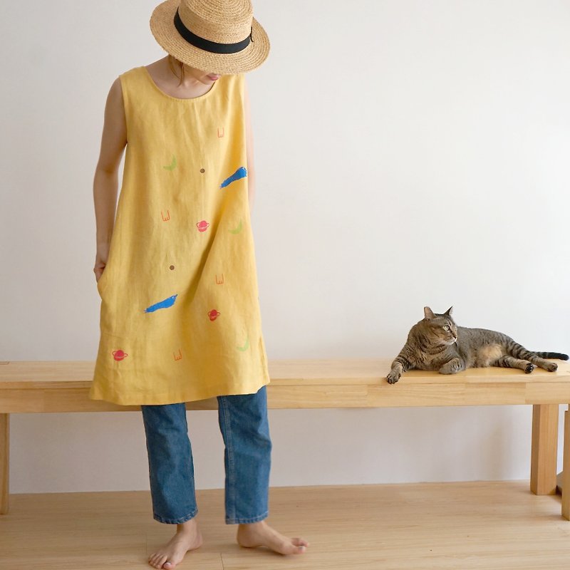 今夏再版 星球海浪手工印花亚麻黄色口袋洋装 - 洋装/连衣裙 - 棉．麻 黄色