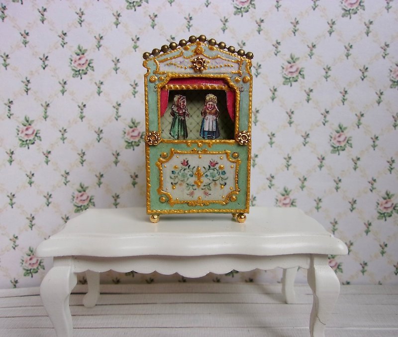 1:12 scale.Miniature puppet theater for doll houses.
