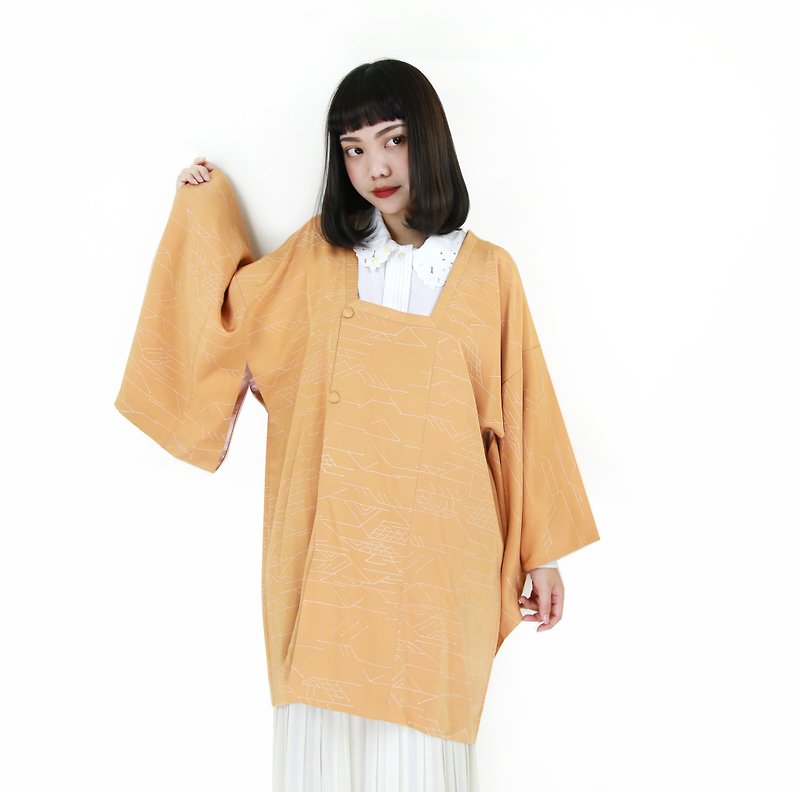 Back to Green::日本带回 奶油色 线条图样 vintage kimono (KBI-63) - 女装休闲/机能外套 - 丝．绢 