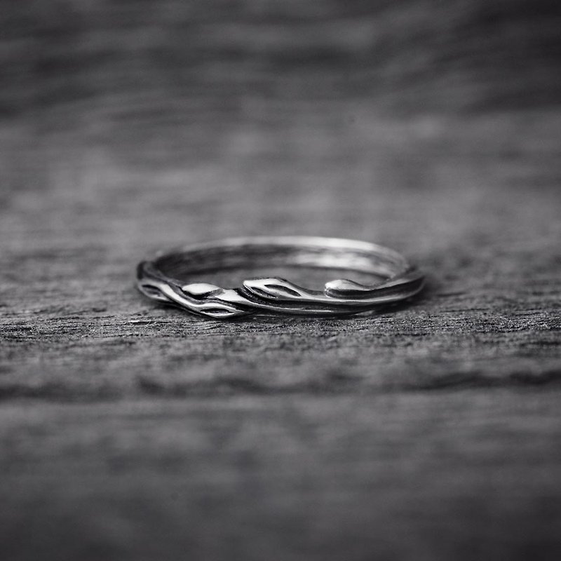 Sterling silver ring Juu | silver wedding band | dainty matching wedding band - 戒指 - 纯银 银色