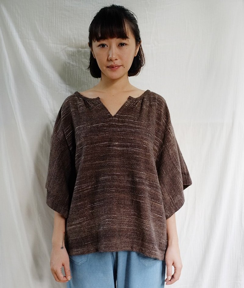 linnil: Brownish blouse / Hand weaving - 女装上衣 - 棉．麻 咖啡色