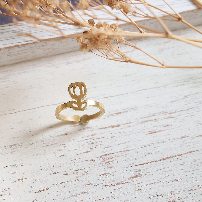 Petite Tulip brass ring (adjustable free size) - 戒指 - 铜/黄铜 金色