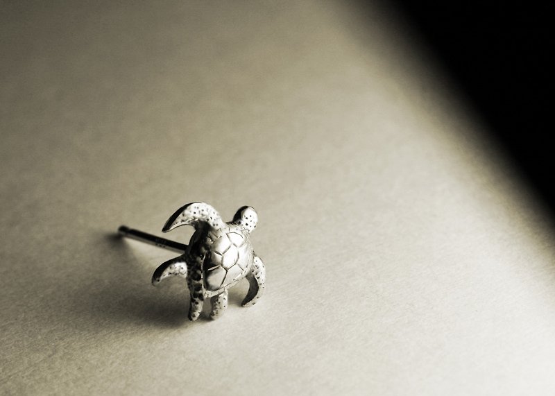 小海龟造型纯银耳环(单支/一对/可改夹式) - 耳环/耳夹 - 其他金属 银色