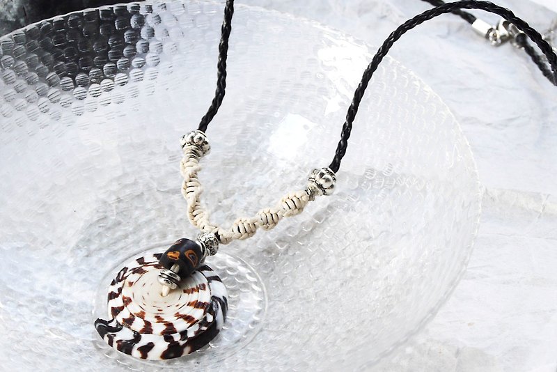 Chasing Moon Conus Shell Necklace 追月芋螺项链 - 项链 - 其他材质 白色