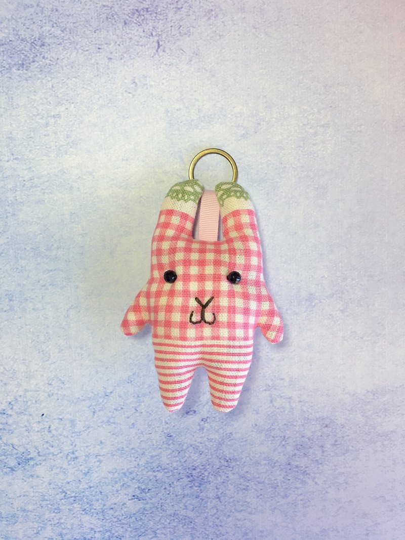 粉格纹绿耳-兔子钥匙圈 - 吊饰 - 棉．麻 粉红色