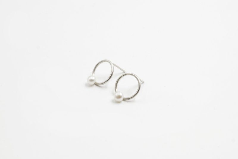 客订-圆圈珍珠耳环单边 - 耳环/耳夹 - 其他金属 灰色