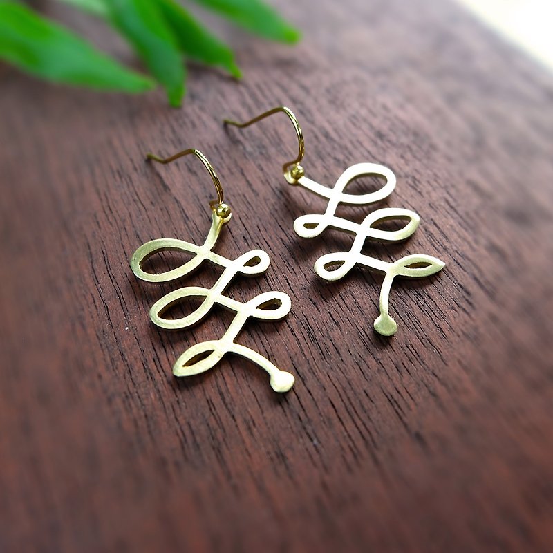 Spring shape brass earrings - 耳环/耳夹 - 铜/黄铜 金色