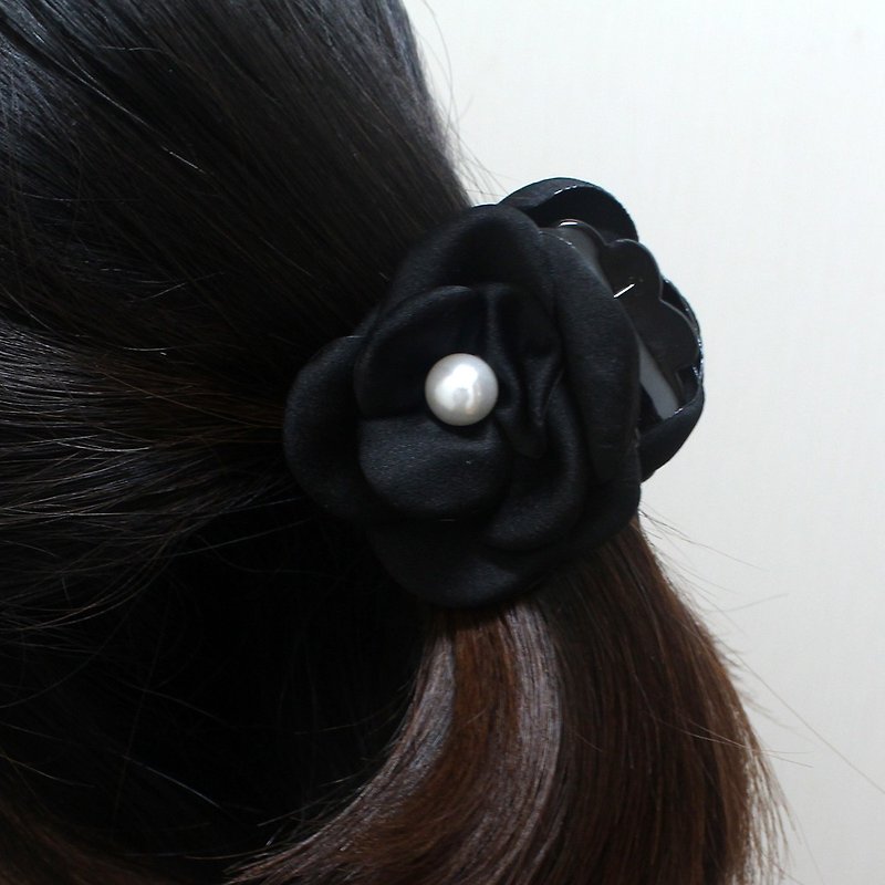 Black Small flower Hair Jaws simple hair banana clip,medium ponytail clip - 发饰 - 其他材质 黑色