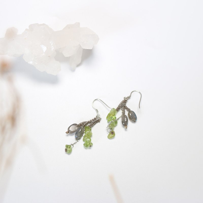 天然石拉长石橄榄石编织耳环 - 耳环/耳夹 - 水晶 白色