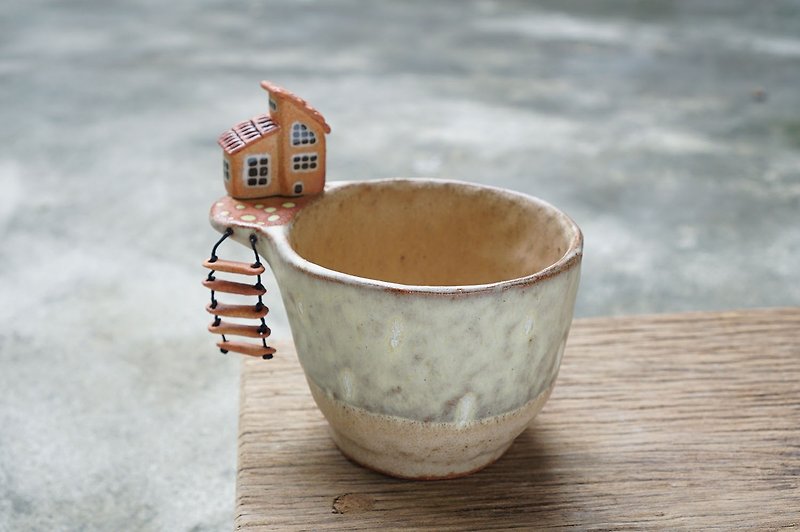 Plant pot with a houses,two tone,cactus,ceramics,pottery,handmade - 花瓶/陶器 - 陶 卡其色