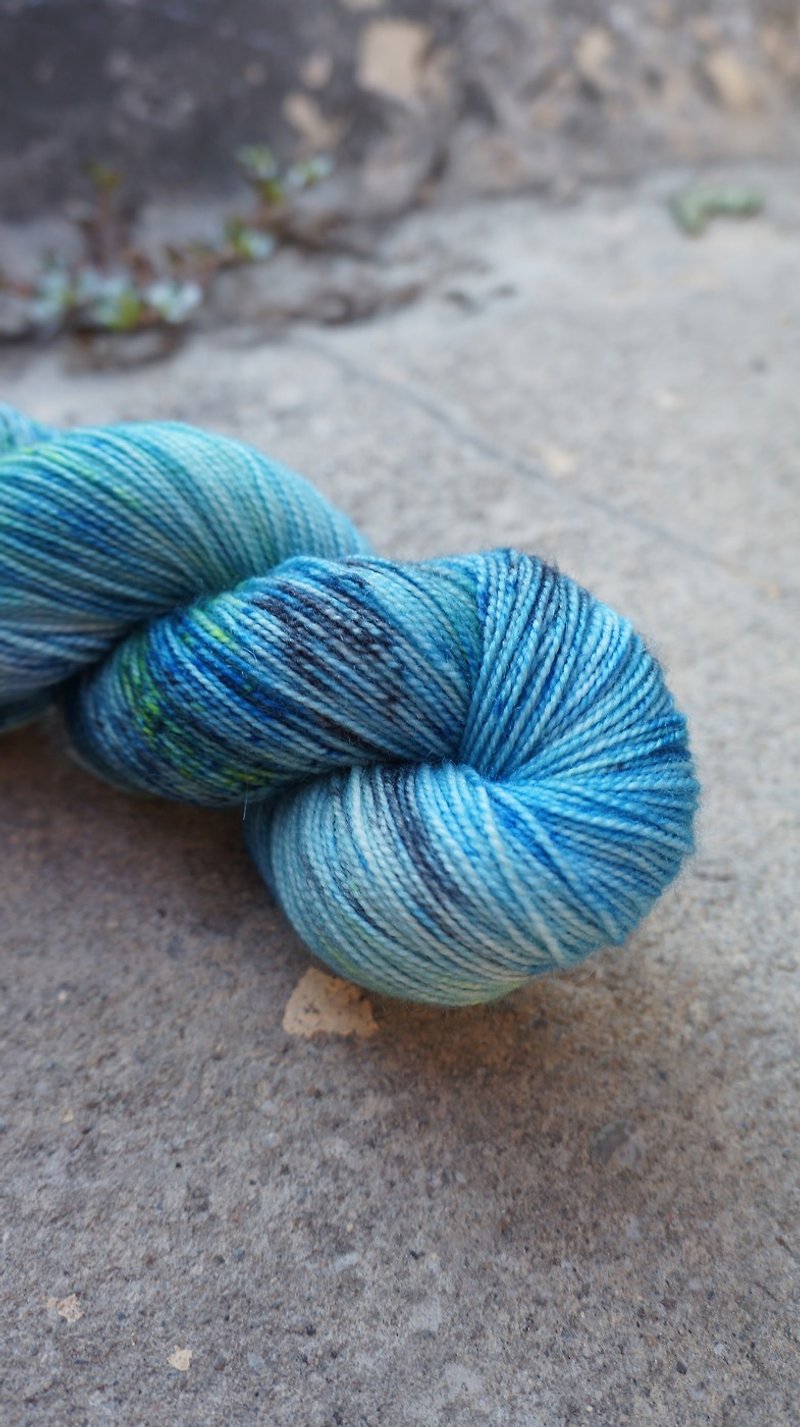 手染l袜线线。蓝色霓虹(BFL100% / HT) - 编织/刺绣/羊毛毡/裁缝 - 羊毛 