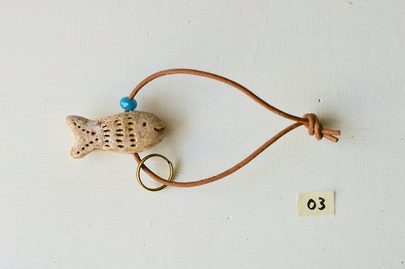 fish key chain (魚のキーホルダー）03 - 钥匙链/钥匙包 - 陶 白色