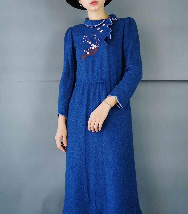 寻宝古着-宝蓝色针织荷叶领刺绣复古洋装 - 洋装/连衣裙 - 聚酯纤维 蓝色