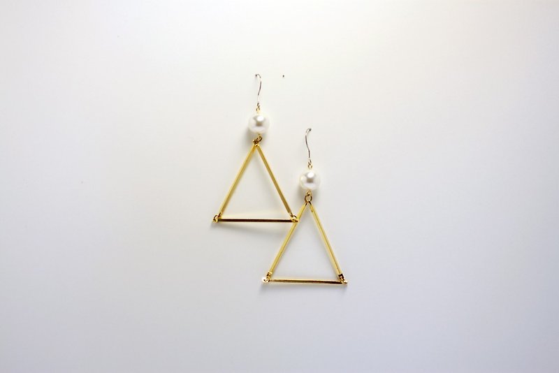 春季大三角 珍珠水晶造型黄铜耳环 - 耳环/耳夹 - 其他金属 
