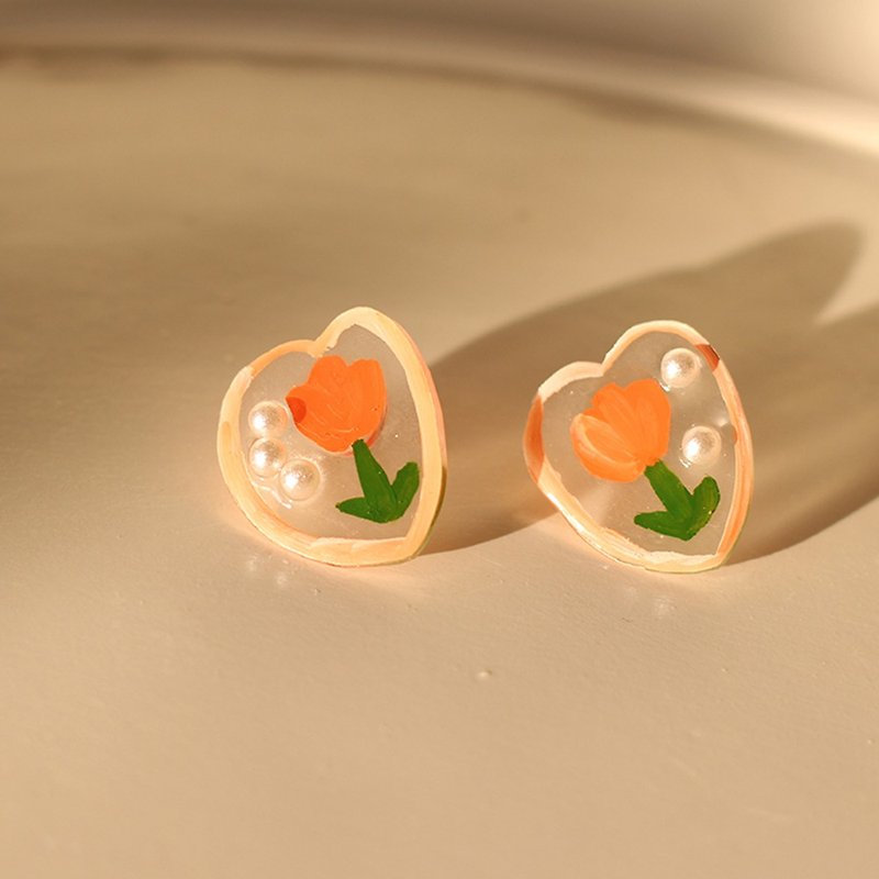 奶橘郁金香手绘耳环 - 耳环/耳夹 - 树脂 