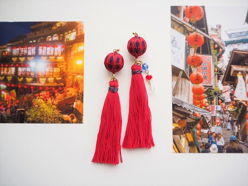 tachibanaya Taiwan 九份 Jiufen japanese TEMARI earrings Red tassel - 耳环/耳夹 - 绣线 红色