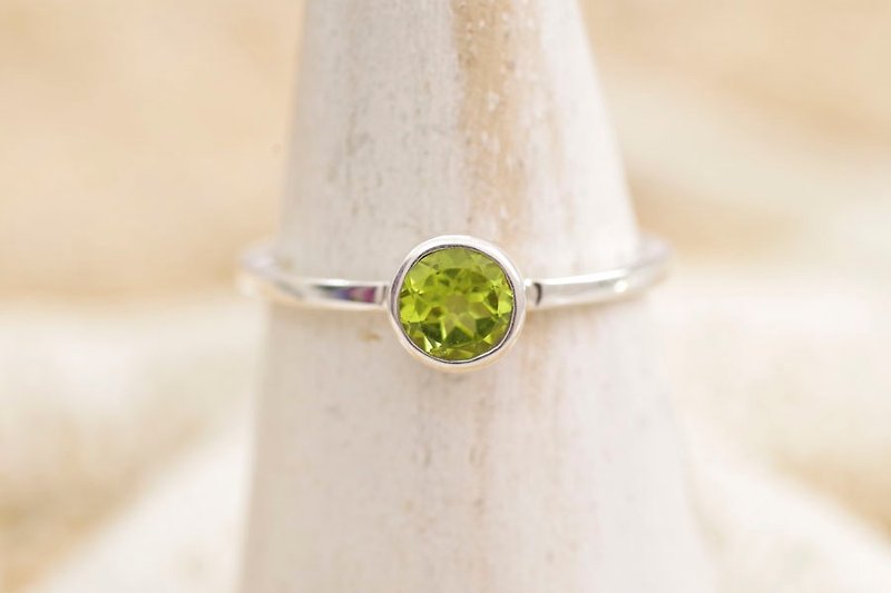 ペリドットのシルバーリング - 戒指 - 石头 绿色