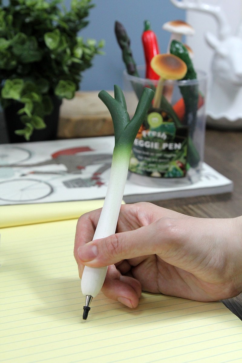 SUSS-日本Magnets超有趣文具 拟真蔬菜造型黑色原子笔(白葱)-现货 - 圆珠笔/中性笔 - 塑料 白色
