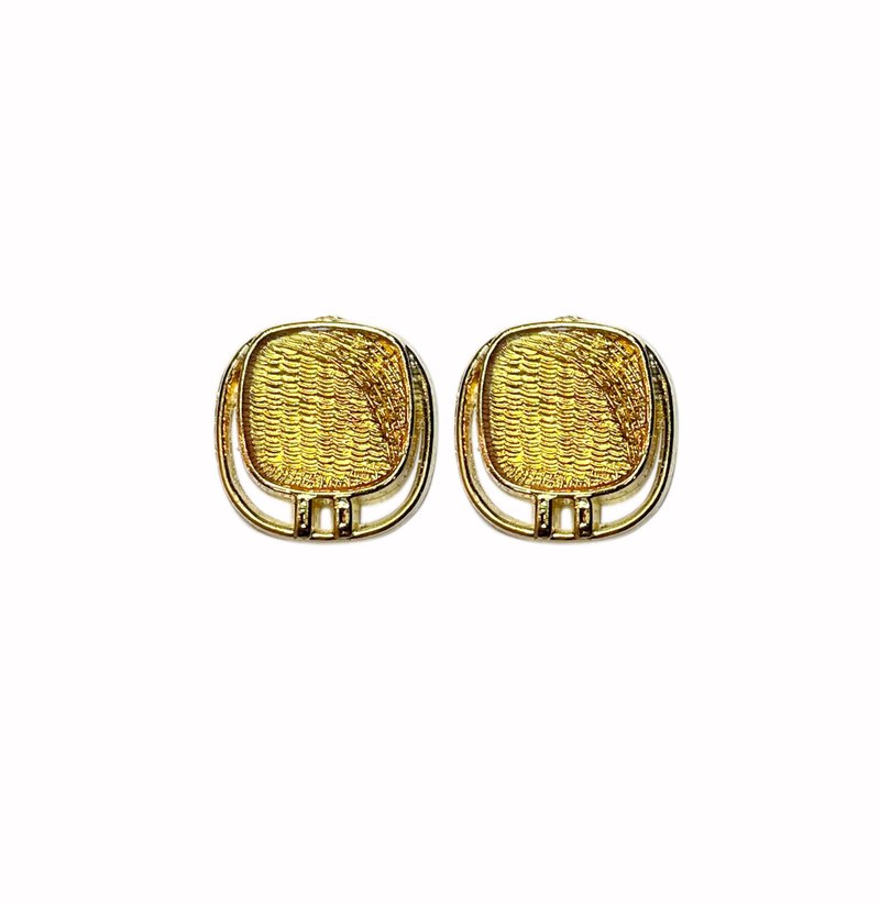 台湾早期老扣耳环 / 金色 Early Taiwanese Button Earrings - 耳环/耳夹 - 其他金属 金色