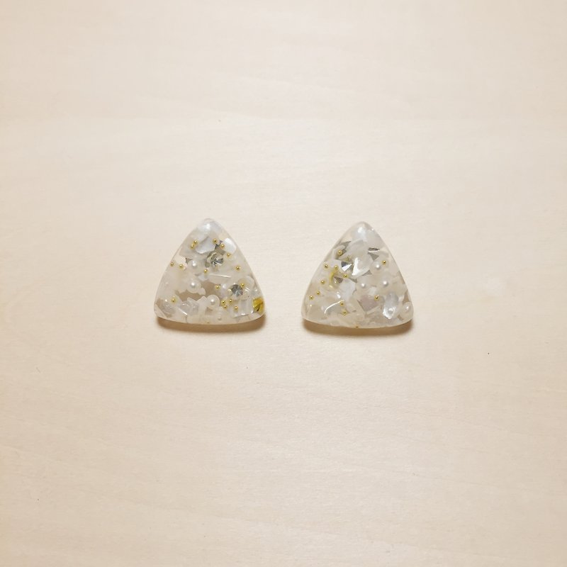 复古贝壳亮片三角耳环 - 耳环/耳夹 - 树脂 透明