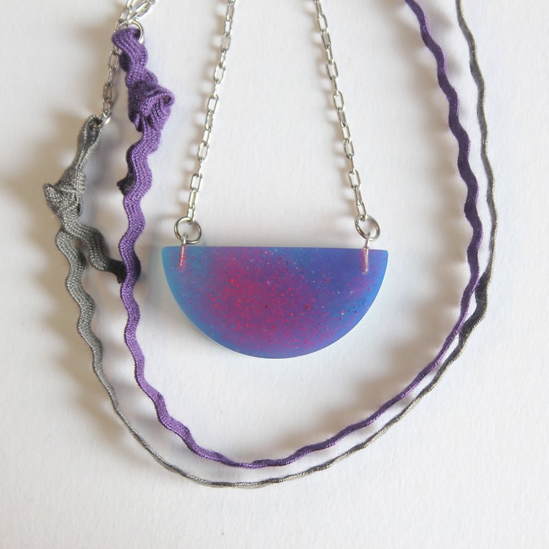 树脂项链 / 疯狂月蚀 / 霓虹恶魔 - 项链 - 塑料 紫色
