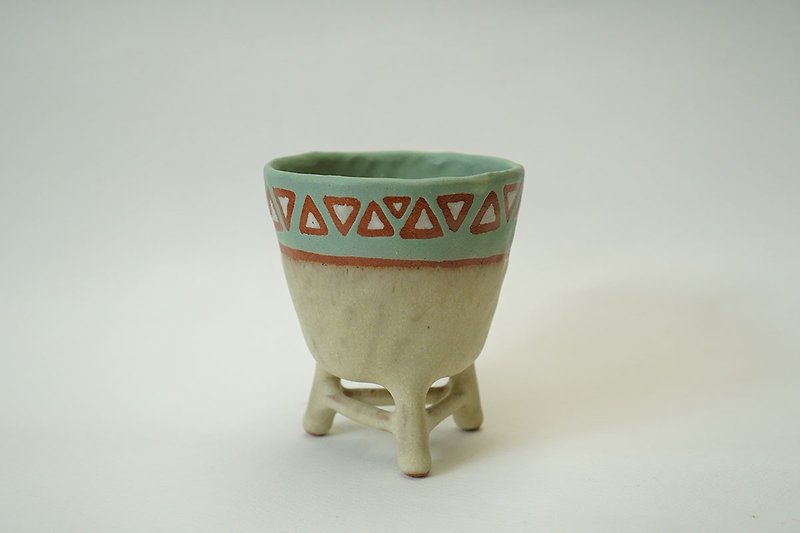 3 legged plant pot ,legged standing plant pot, succulent pot, pinch pot, ceramic - 花瓶/陶器 - 陶 多色