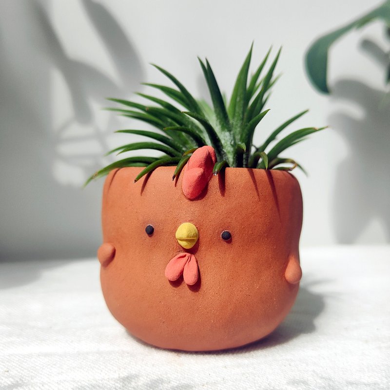 Small terra chicky planter. Handmade pot with drainage hole. - 花瓶/陶器 - 陶 