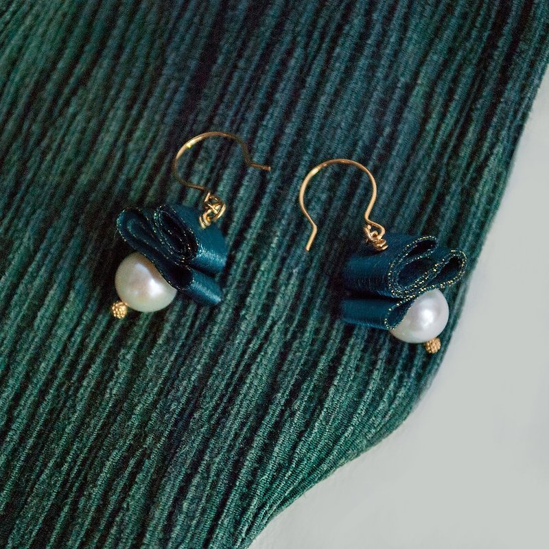 TeaTime /  lena的蓝绿绸缎强光珍珠 耳环 耳钩 / 原创 纯手工制  进口材质耳饰 耳环 - 耳环/耳夹 - 宝石 