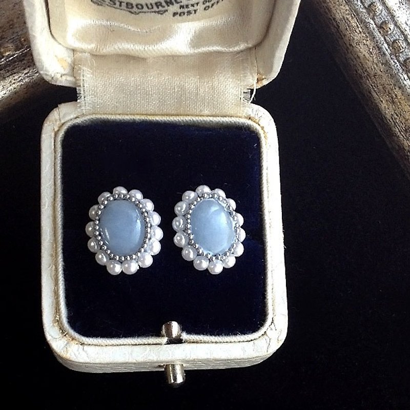 14 kgf Angelite AAA and vintage pearl oval pierced earrings 耳針 - 耳环/耳夹 - 宝石 蓝色