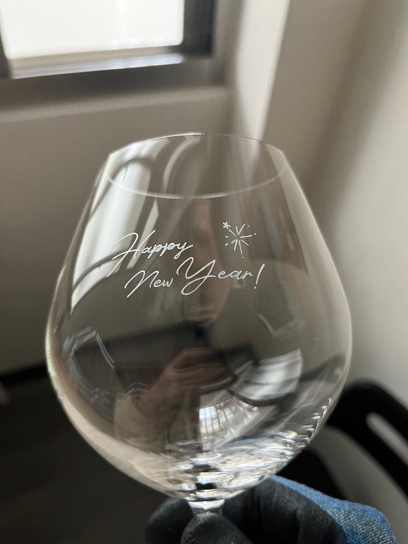【定制化礼物】刻字玻璃杯 雕刻酒杯 (不限语言) - 酒杯/酒器 - 玻璃 透明