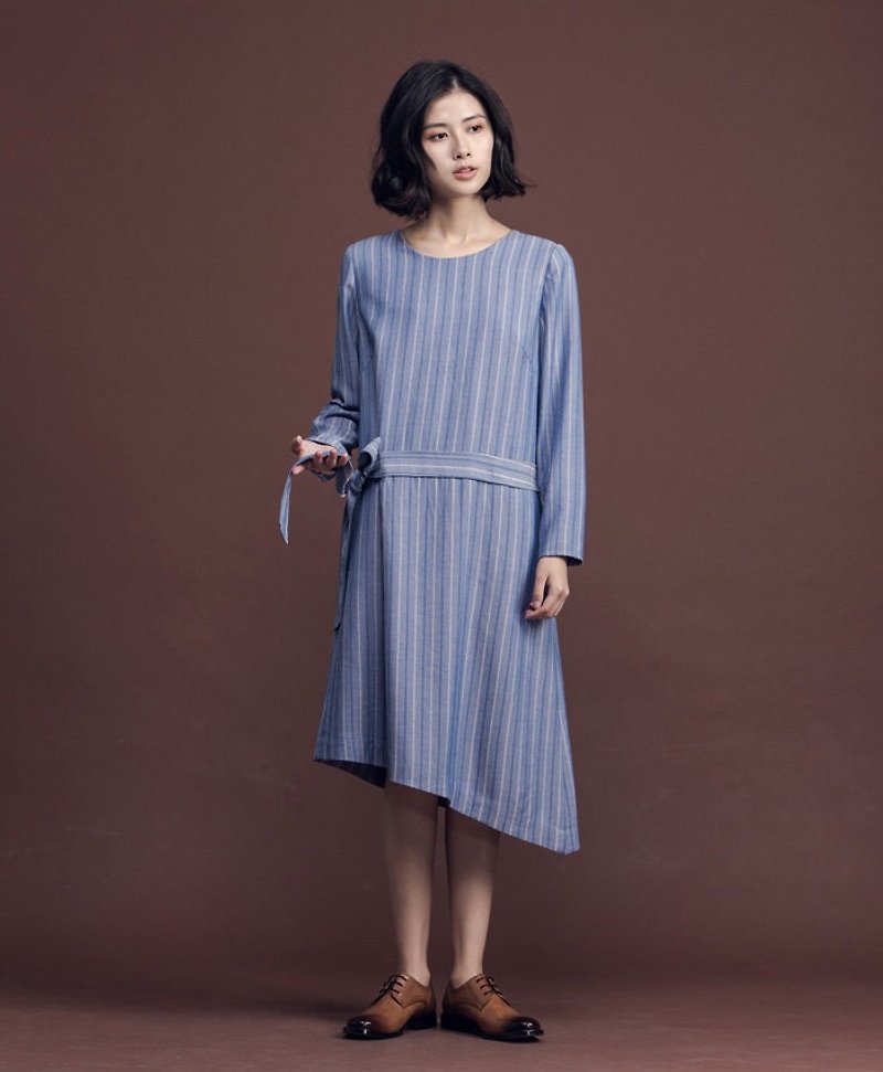 蓝月森林条纹优雅绑带洋装 - 洋装/连衣裙 - 棉．麻 蓝色