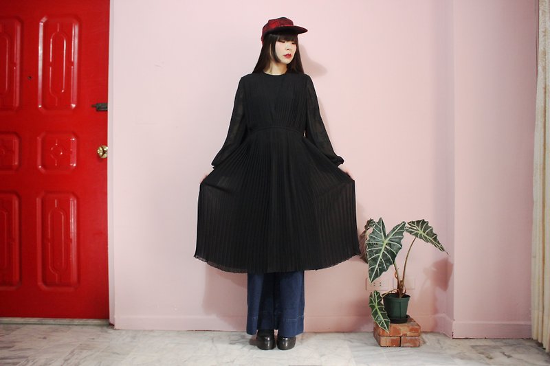 [Vintage洋装](日本制里标)优雅黑色精致V领打褶长袖古着洋装(Made in Japan) - 洋装/连衣裙 - 聚酯纤维 黑色