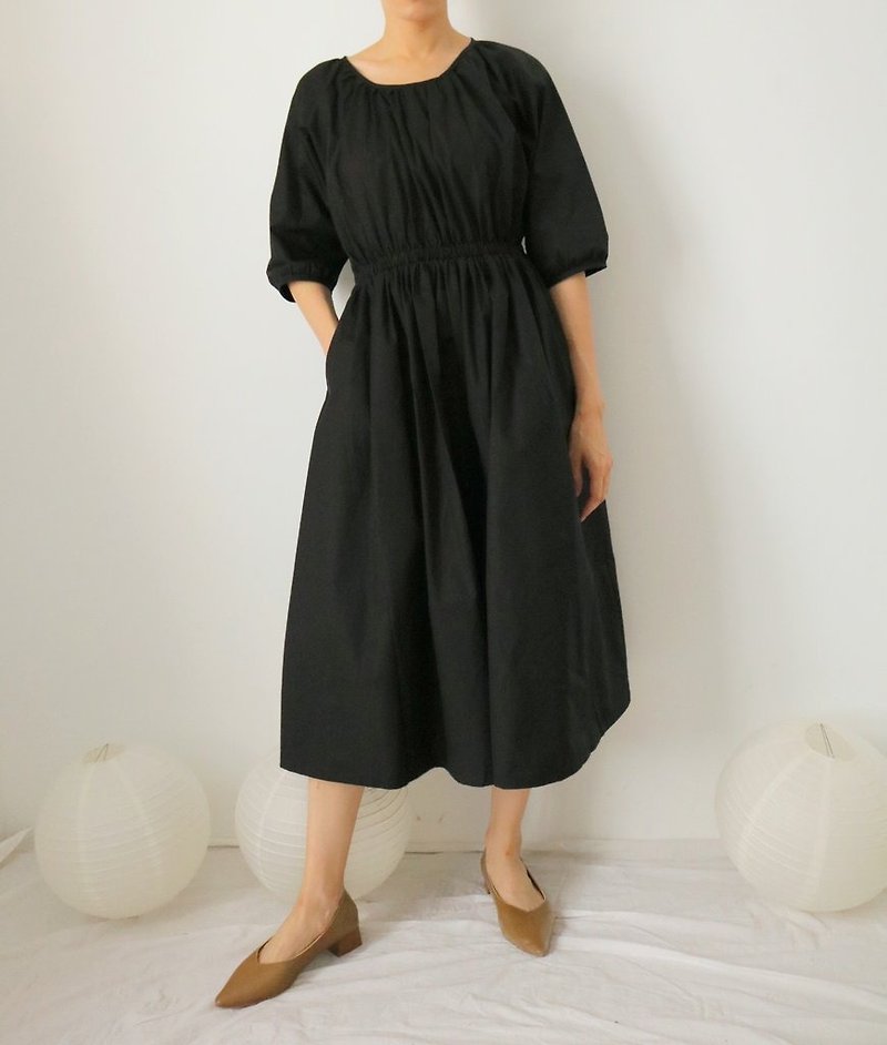 Mio Dress - 黑色纯棉圆领松紧腰泡泡袖中长洋装 多色订做 - 洋装/连衣裙 - 棉．麻 