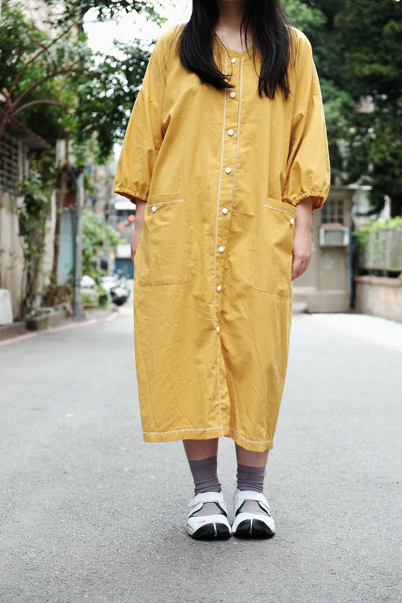 日式芒果黄v字领泡泡袖衬衫洋装 - 女装上衣 - 棉．麻 橘色