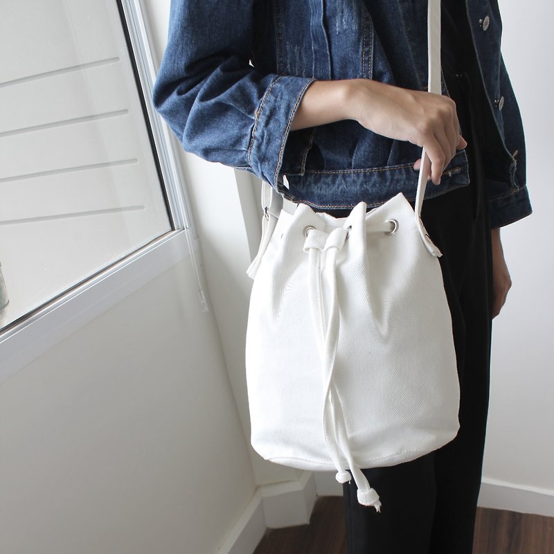 White Bucket bag - 侧背包/斜挎包 - 其他材质 白色