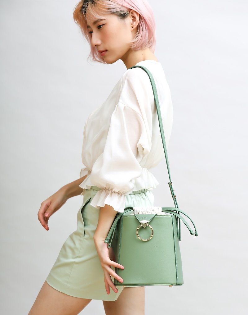 人气王 素皮革包 Rachel 水筒包袋 侧孭袋 长/短带两用 绿茶色 - 侧背包/斜挎包 - 人造皮革 绿色