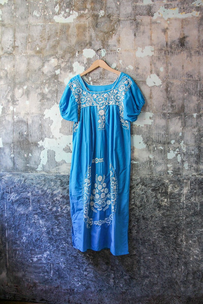 袅袅百货公司- Vintage 方领蓝色白花刺绣墨西哥洋装 复古着 - 洋装/连衣裙 - 棉．麻 