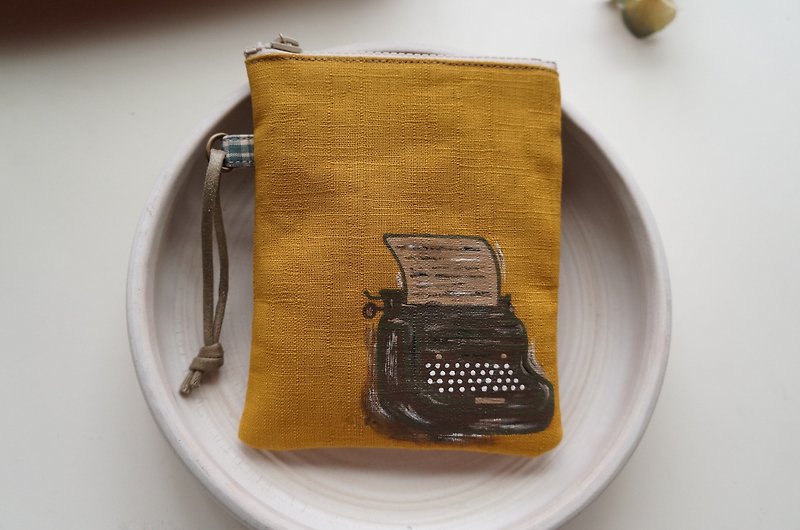 手绘打字机的答答声小物包/零钱钥匙包 - 零钱包 - 棉．麻 黄色