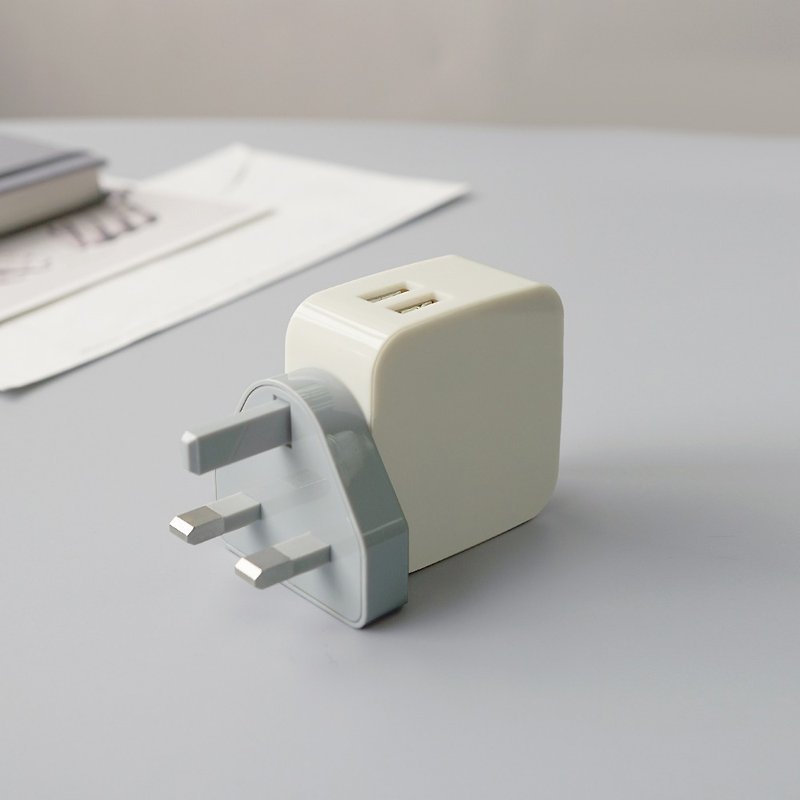 SMIGHTY | 高效能充电转换座双USB4.8A输出多国通用 - 卡其色 - 其他 - 塑料 卡其色