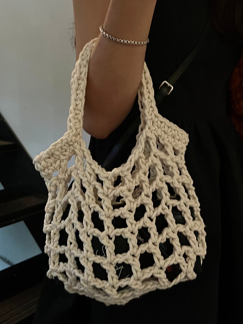 Cami handmade 毛线钩织 麻线 便当袋 钩织小提袋 自制包包 - 手提包/手提袋 - 棉．麻 卡其色