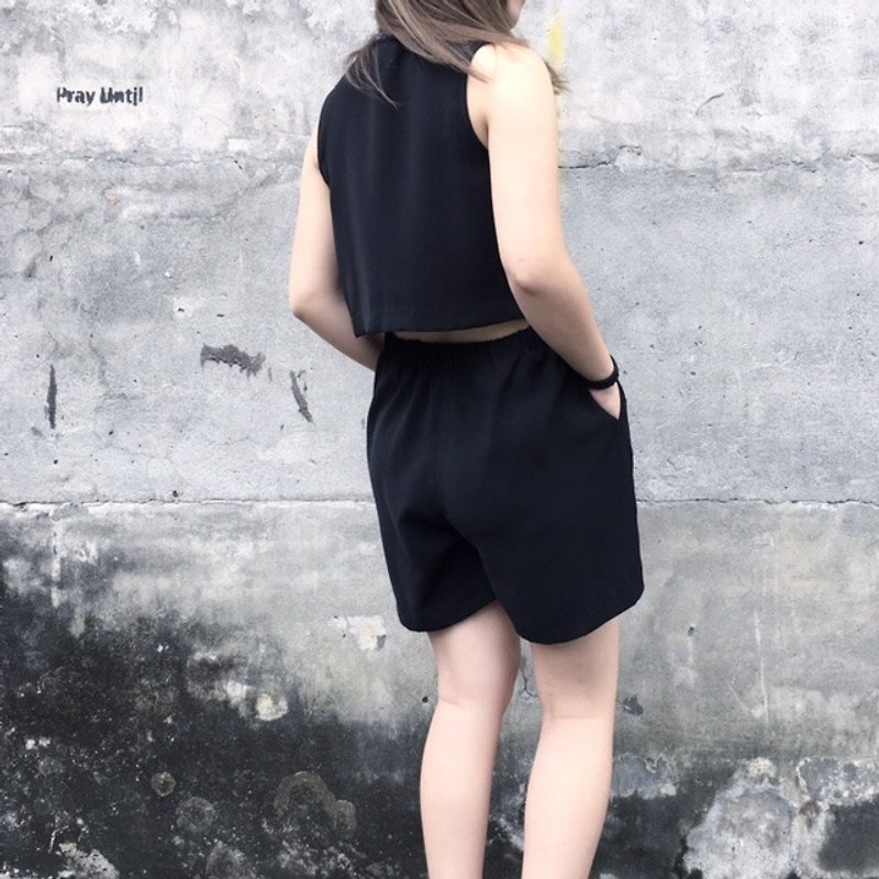 WB 黑色气质款后幅露腰连身裤 (MIT) - 洋装/连衣裙 - 聚酯纤维 黑色