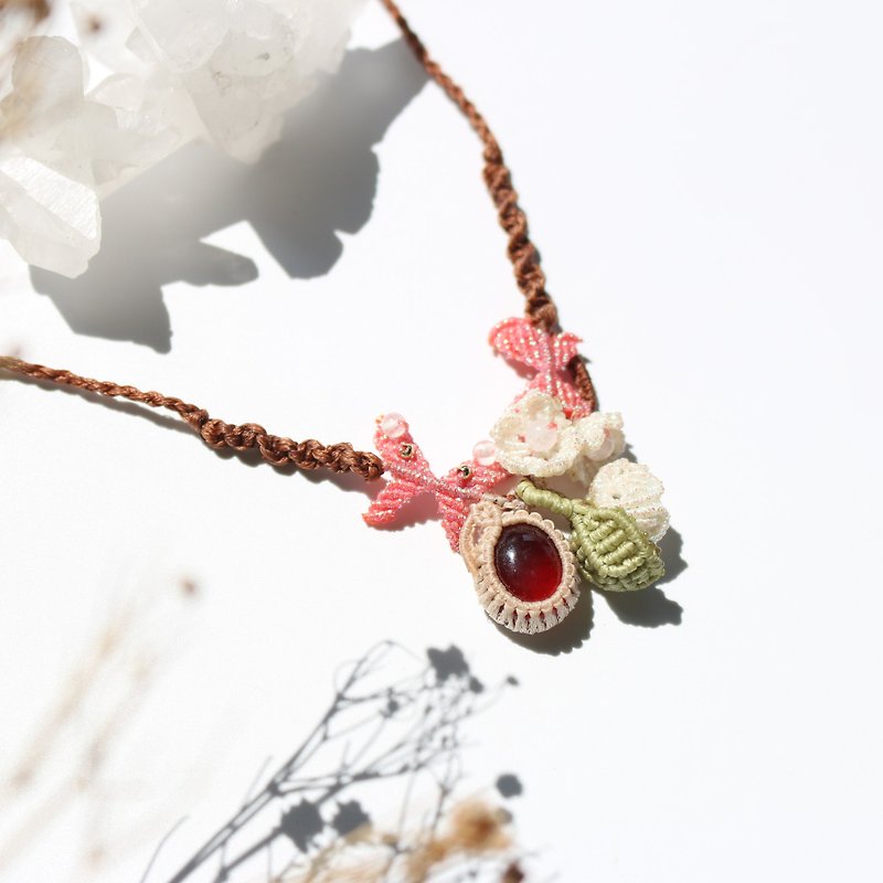 红石榴石x花朵与蝴蝶造型蜡线项链 - 项链 - 水晶 红色