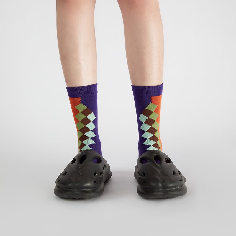 美式复古学院风Preppy系列中筒不对称格纹袜 - 袜子 - 棉．麻 蓝色