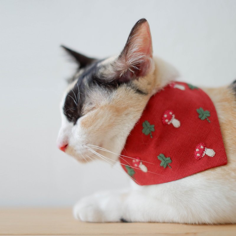 Little forest - Breakaway cat collar : Ruby red with mushrooms - 项圈/牵绳 - 棉．麻 红色