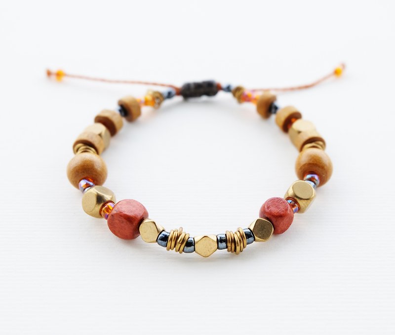 Brown wooden and brass bead string bracelet - 手链/手环 - 其他材质 咖啡色