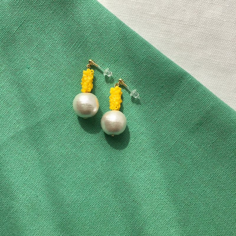 Earrings / Beads / Deep yellow / Cottonpearl - 耳环/耳夹 - 其他材质 黄色