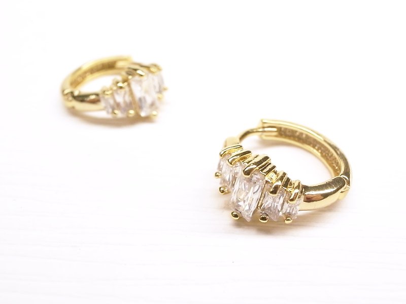 《二毛银》【黄铜镀18K金+锆石圈圈耳环】（一对） - 耳环/耳夹 - 其他金属 